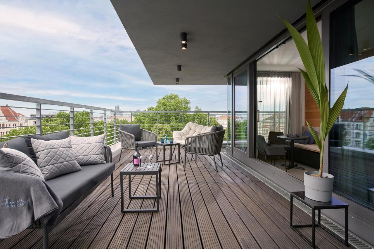 Studio Terrace,1248118831:JPEG